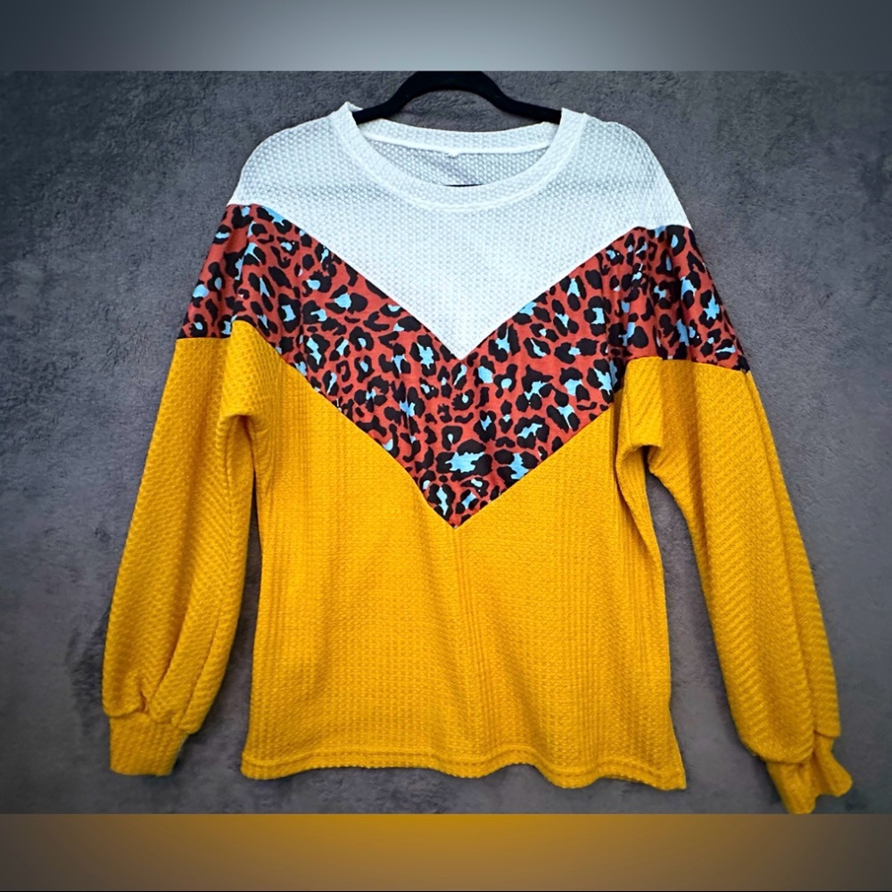 Sweater Top Shirt Woman’s Size M Yellow White Long Sleeve Knit Soft Boho Fall